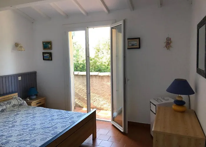 Avec Piscine Au Lavandou Dans Jardin Mediterraneen Villa Le Lavandou