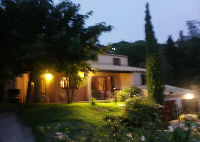 Villa Avec Piscine Au Lavandou Dans Jardin Mediterraneen Le Lavandou